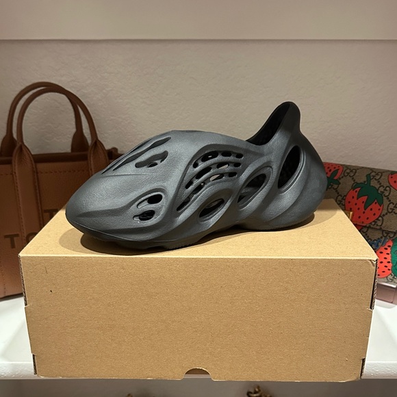Yeezy Shoes - Yeezy Foam Runner in Gray